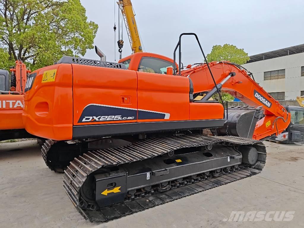 Doosan DX 225 LC Escavatori cingolati