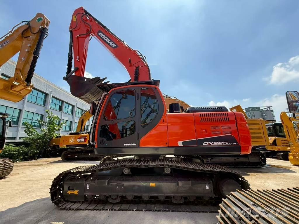 Doosan DX 225 Escavatori cingolati