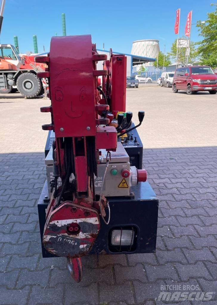 Unic URW-095 Mini gru