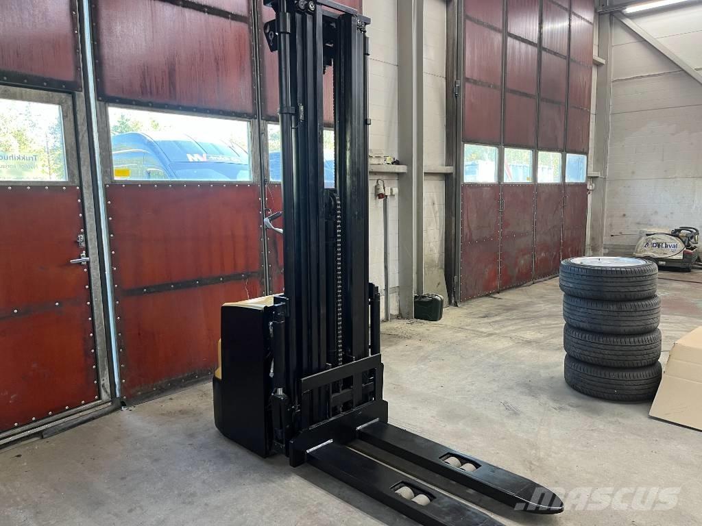 CAT NSP16N2 Stoccatori manuali