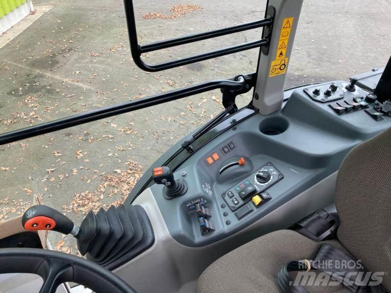 CLAAS NEXOS 260 L Trattori