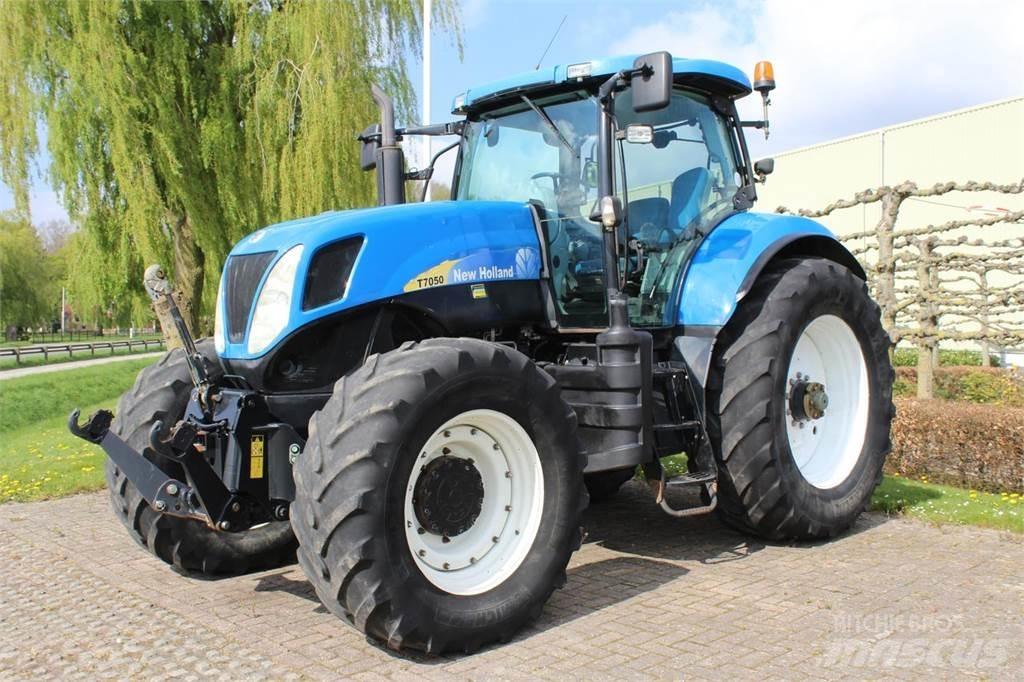 New Holland T7050 Trattori