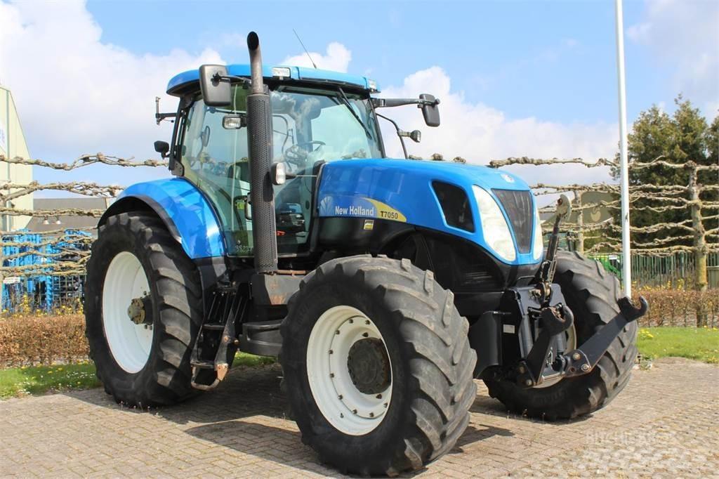 New Holland T7050 Trattori