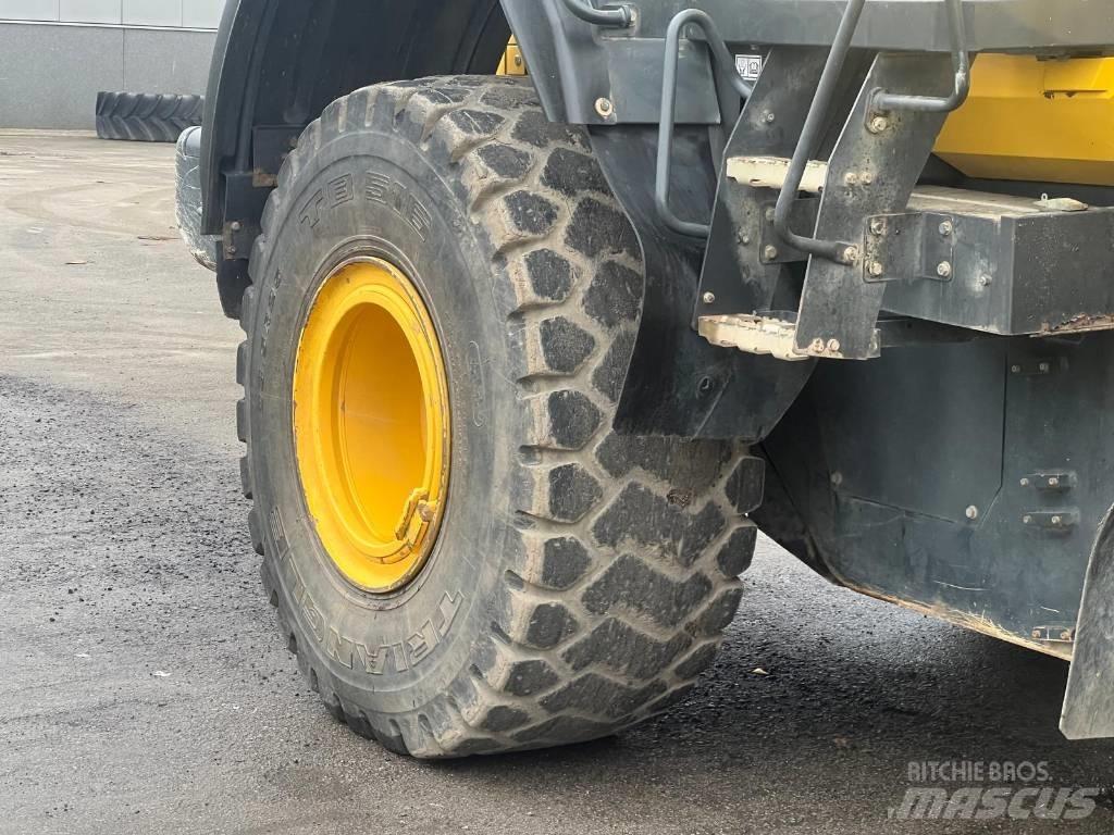 Komatsu WA 380-7 Pale gommate