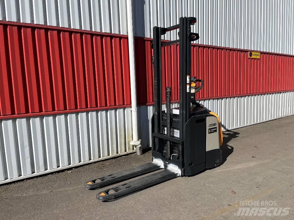 Crown ETi40001,2 Transpallet uomo a terra