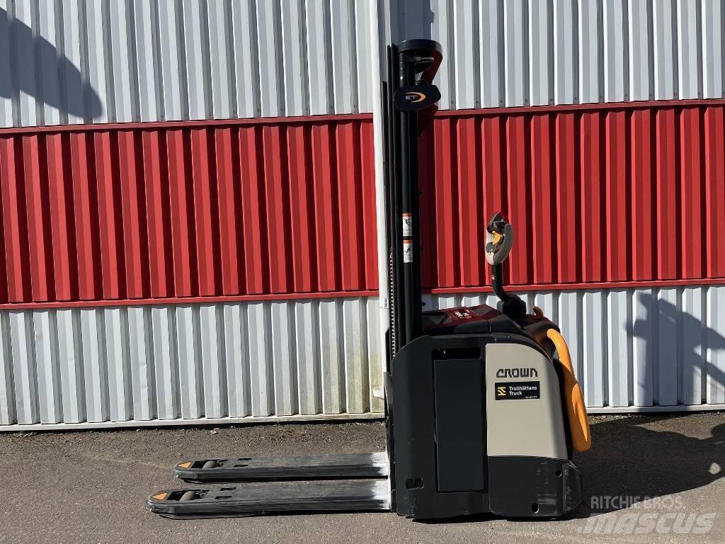 Crown ETi40001,2 Transpallet uomo a terra