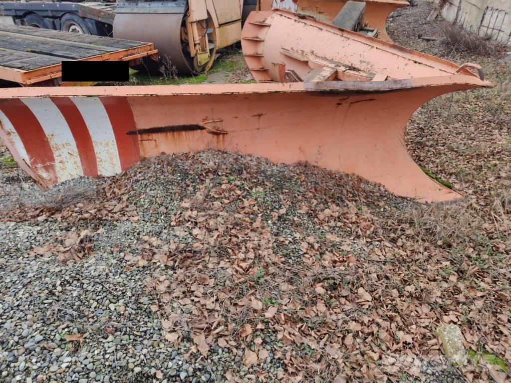 Unimog pług ciężki Lame spazzaneve e aratri