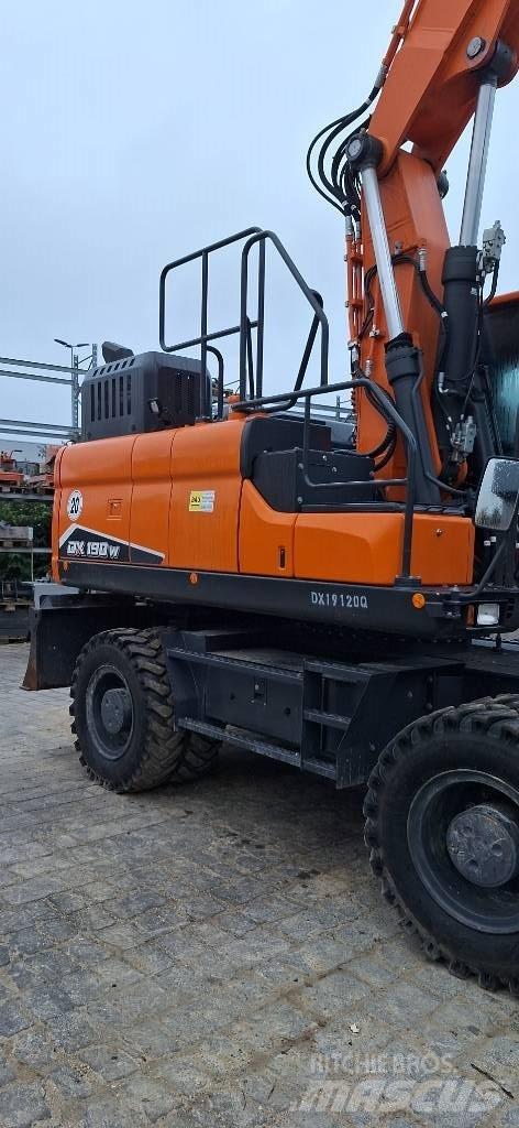 Doosan DX 190 W-7 Escavatori gommati