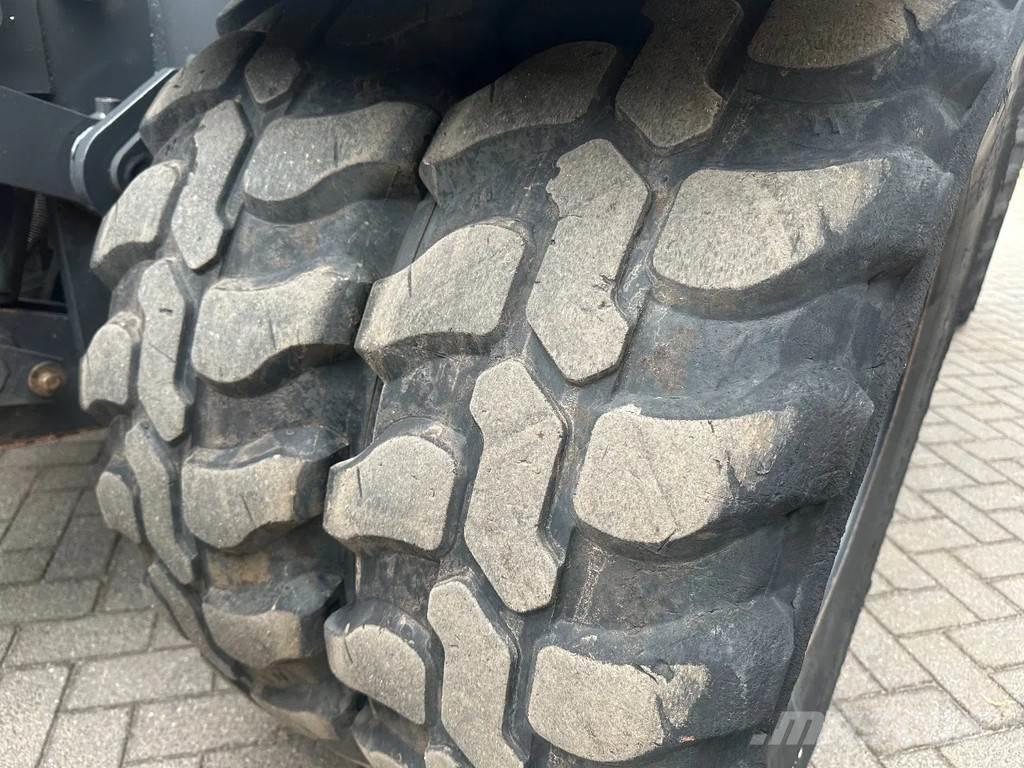 Doosan DX140W-5 Escavatori gommati