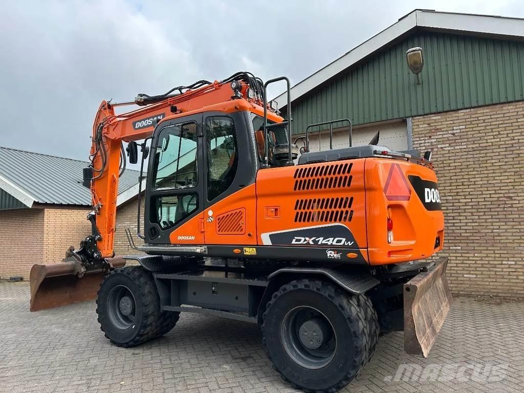 Doosan DX140W-5 Escavatori gommati