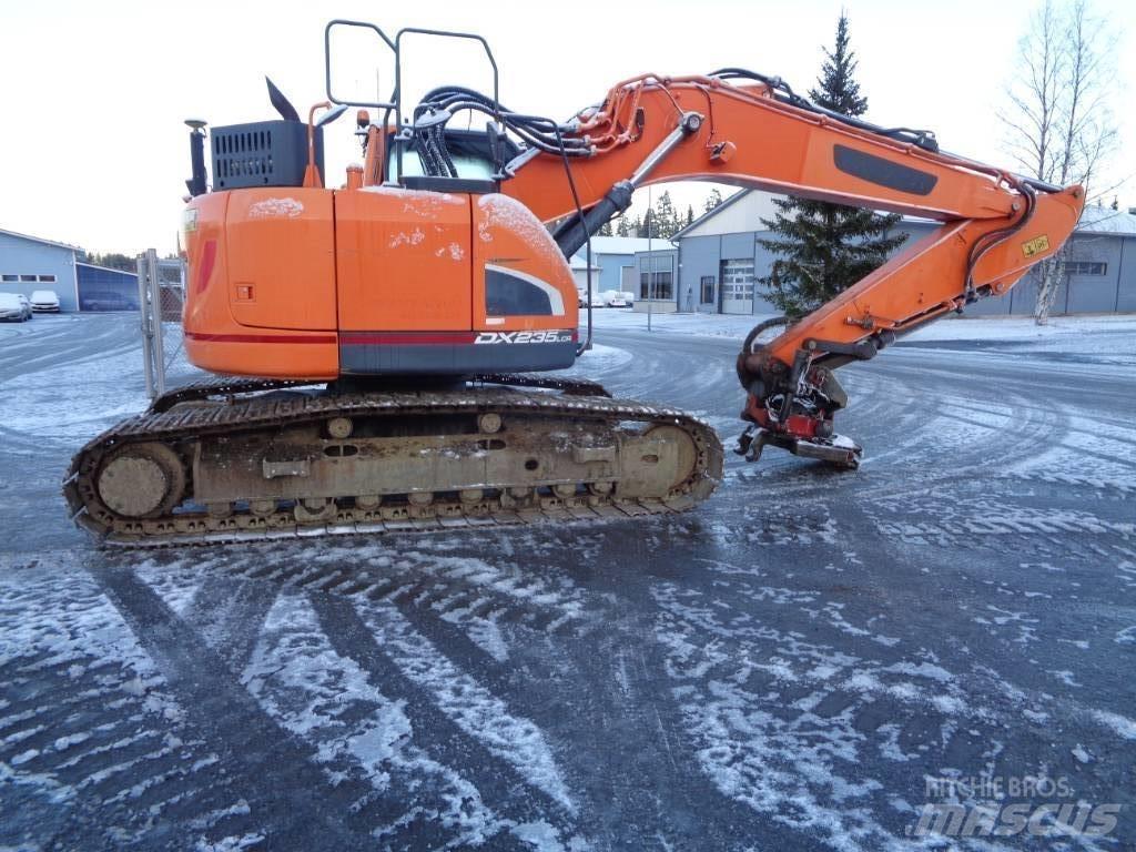 Doosan DX 235 Escavatori cingolati