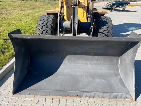 Volvo L 30 B Pale gommate