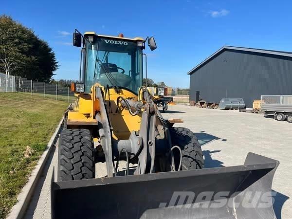 Volvo L 30 B Pale gommate
