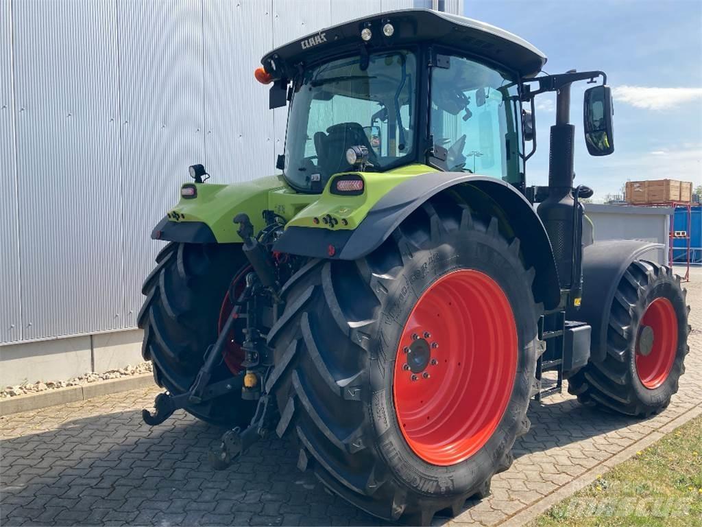 CLAAS ARION 660 Trattori