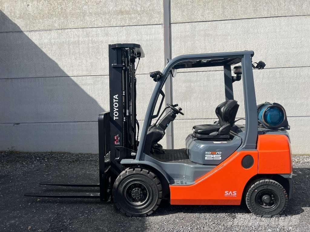 Toyota 02-8 FGF 25 Carrelli elevatori GPL