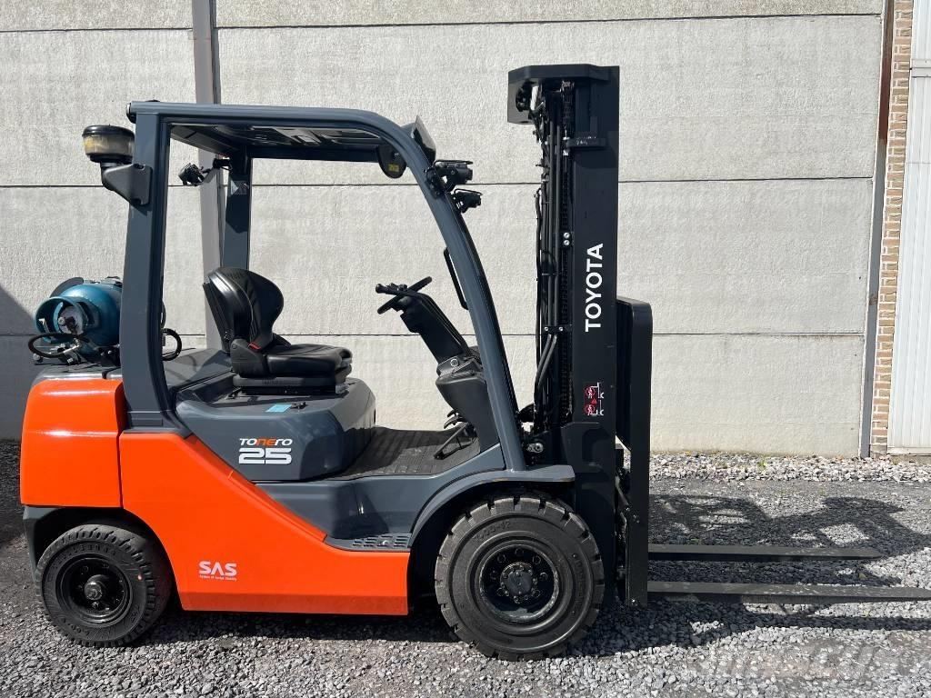 Toyota 02-8 FGF 25 Carrelli elevatori GPL