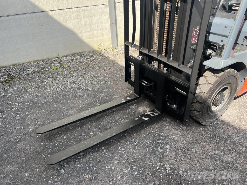 Toyota 02-8 FGF 25 Carrelli elevatori GPL