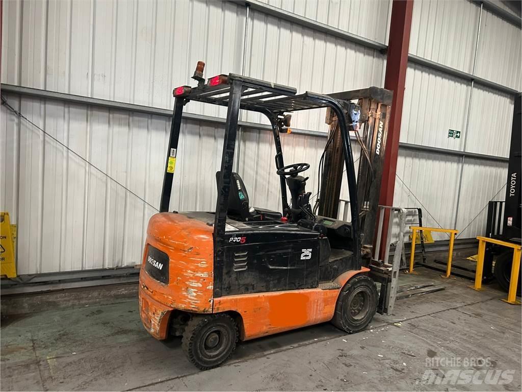 Doosan B25X-5 Carrelli elevatori elettrici
