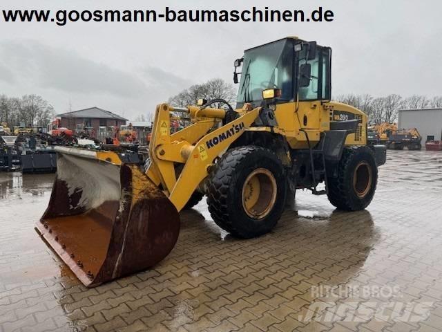 Komatsu WA 200 Pale gommate