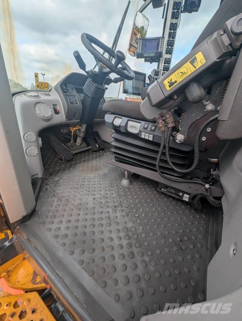 Volvo L 220 H Pale gommate