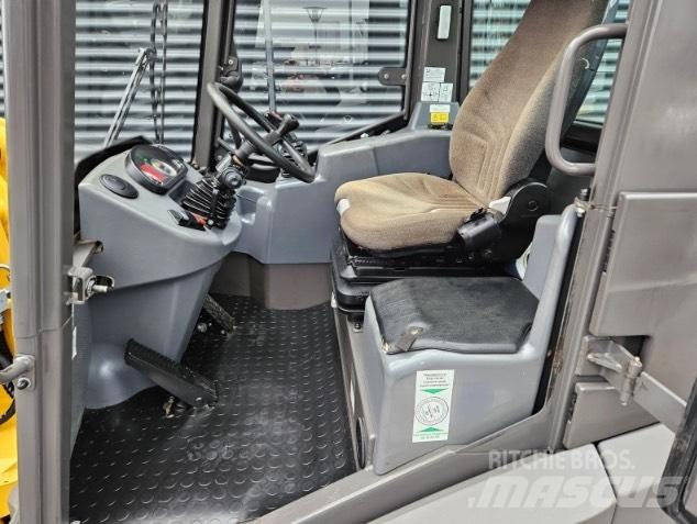 Mecalac AX 850 Pale gommate
