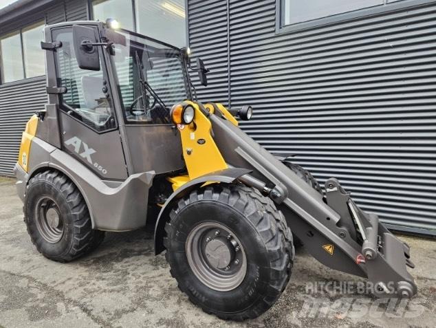 Mecalac AX 850 Pale gommate