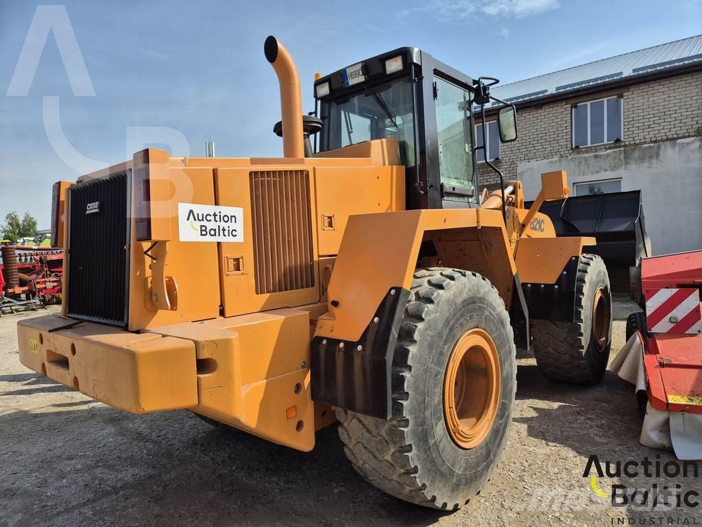CASE 821 C Pale gommate