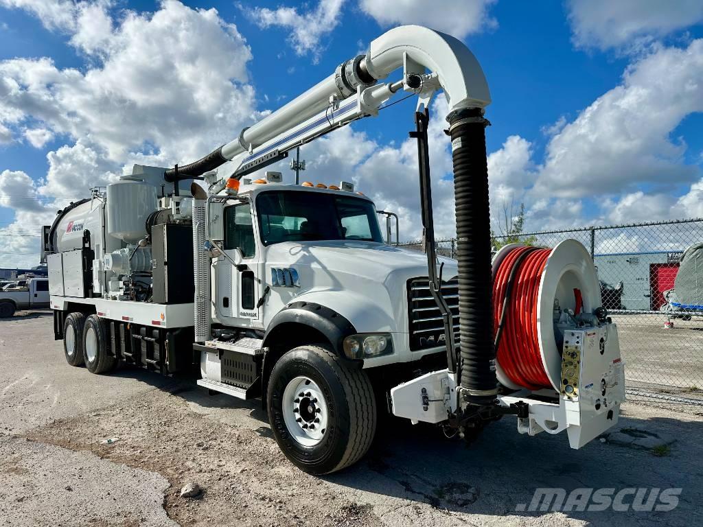 Mack GU713 Camion autospurgo
