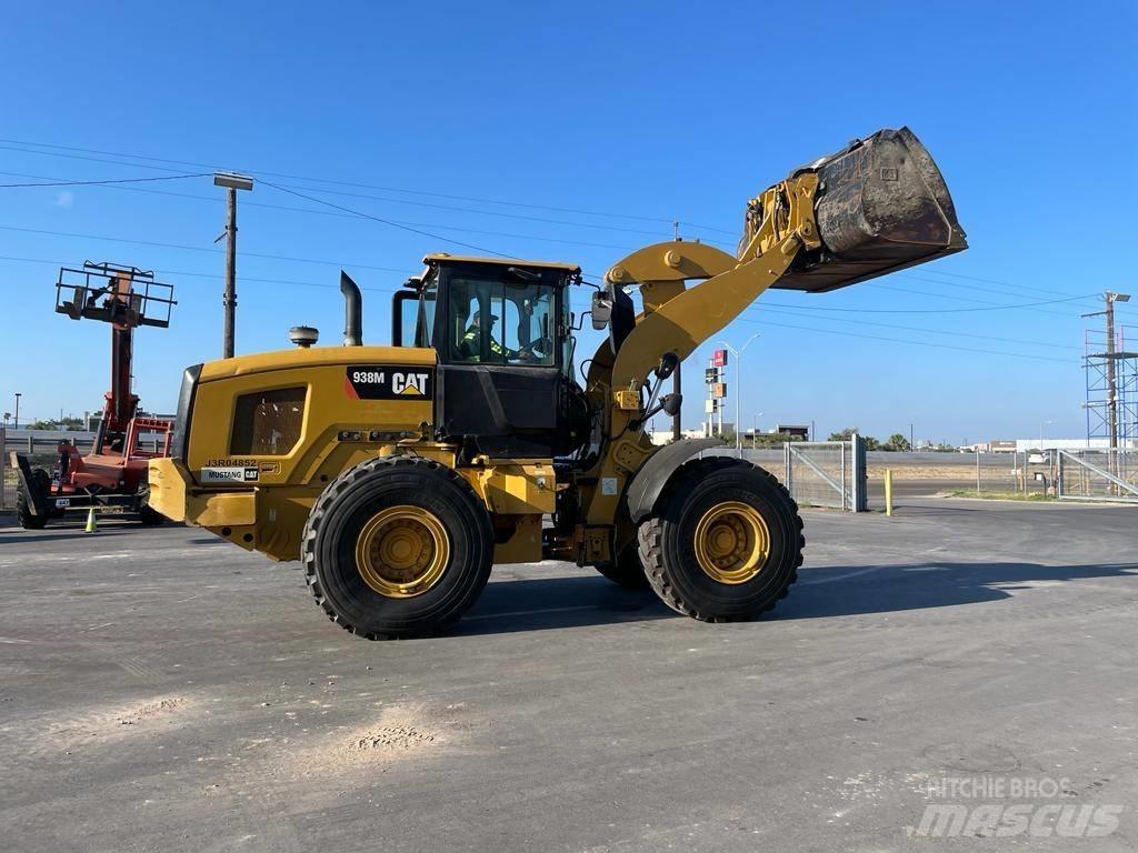 CAT 938M Pale gommate