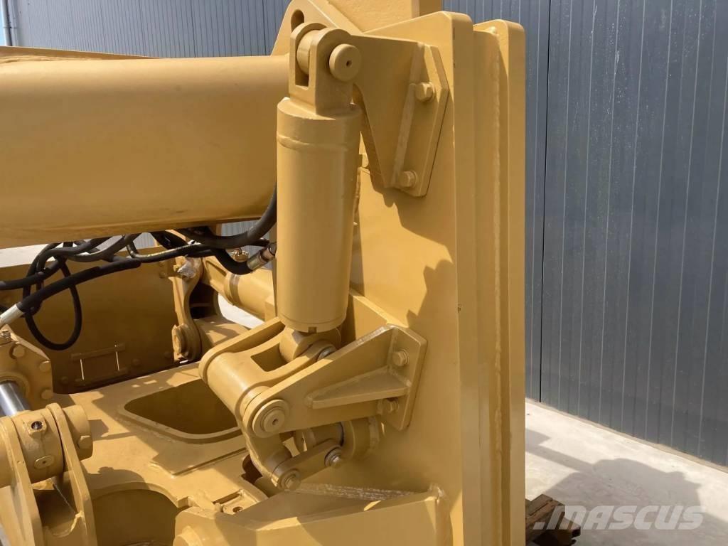CAT D8 Scarificatori