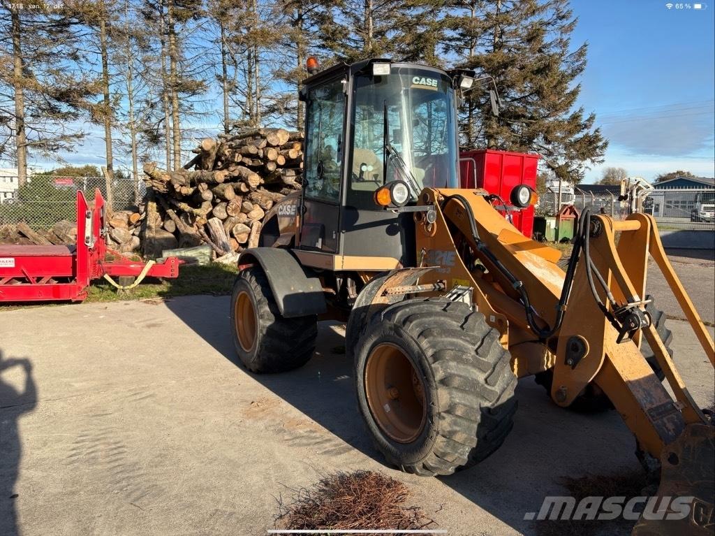 CASE 321 E Pale gommate