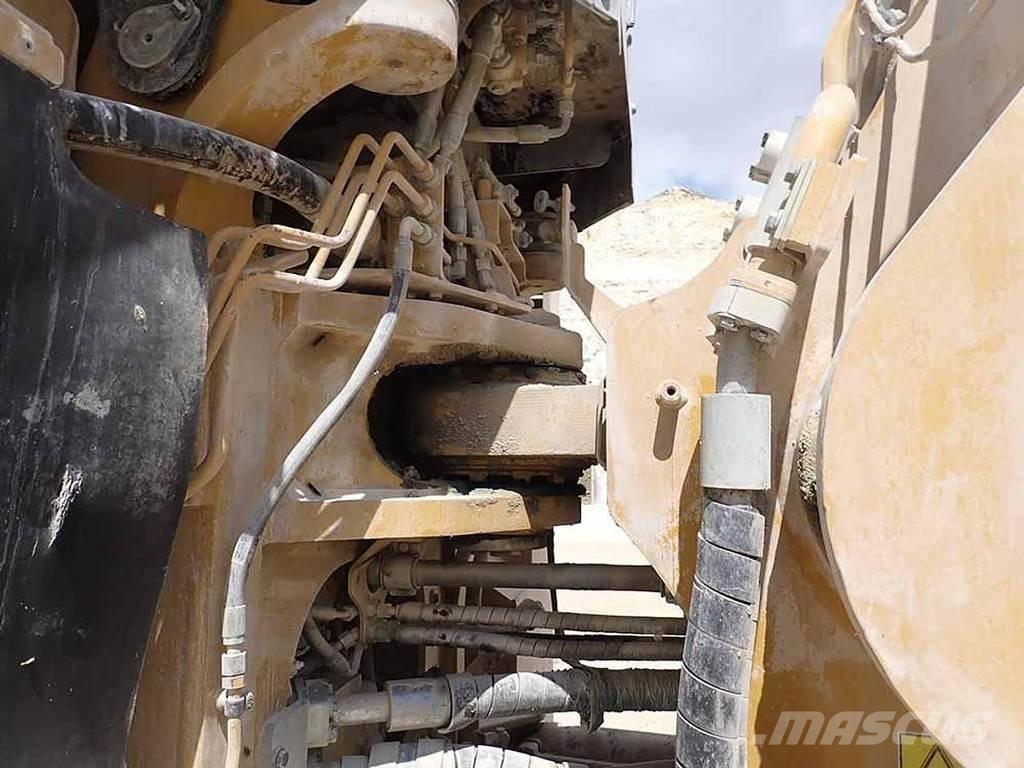 CAT 988K Pale gommate