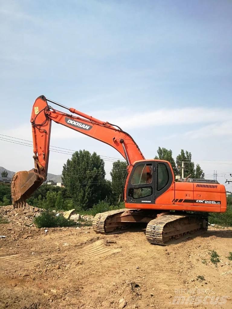Doosan dx225 Escavatori cingolati