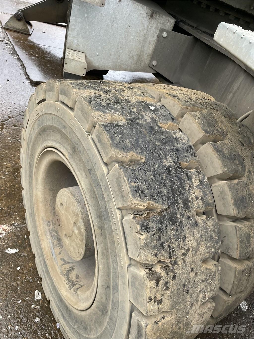 Sennebogen 830 E Movimentazione Materiali - Altro
