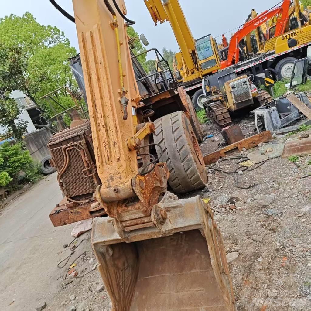 Hyundai Robex 220-9 Escavatori cingolati