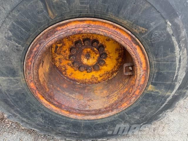 Komatsu WA 200-5 Pale gommate