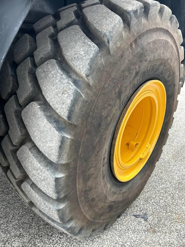 Komatsu WA 475-10E0 Pale gommate