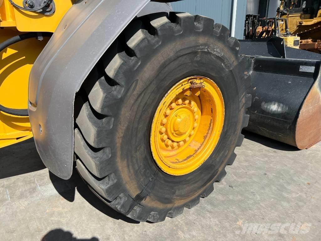 Volvo L90H Pale gommate