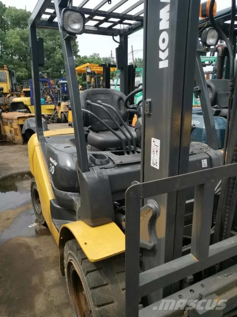 Komatsu 30 Sollevatori telescopici