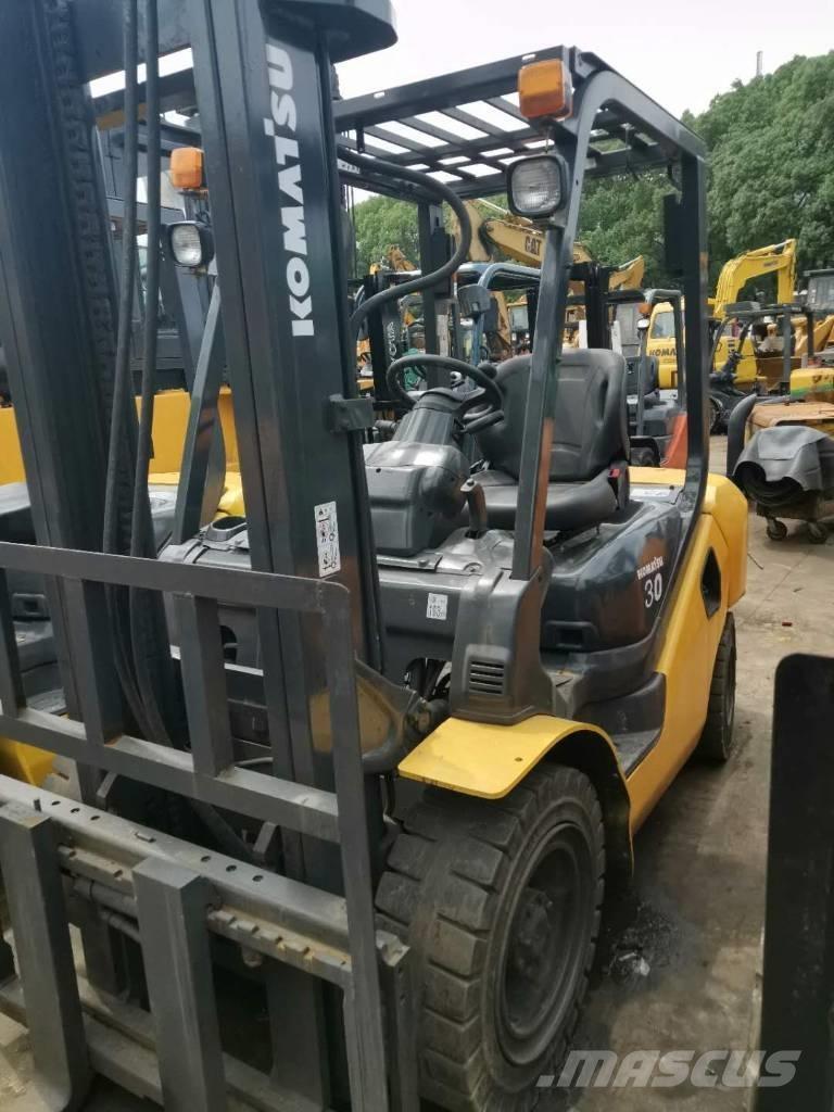 Komatsu 30 Sollevatori telescopici