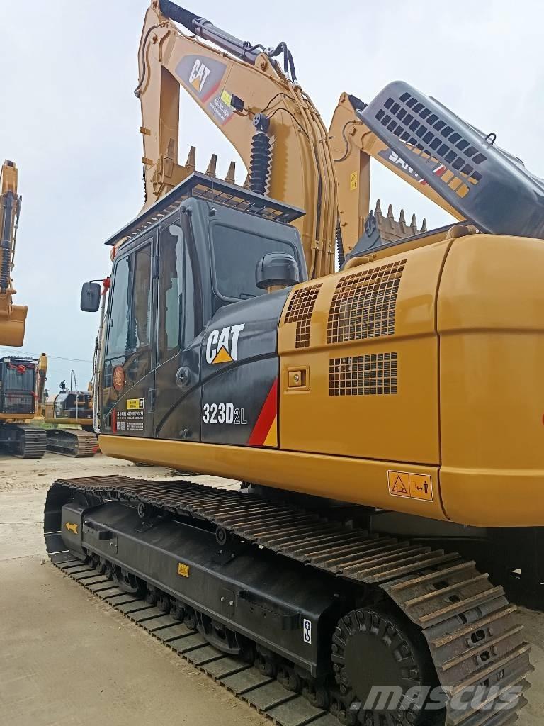 CAT 323 D2L Escavatori cingolati