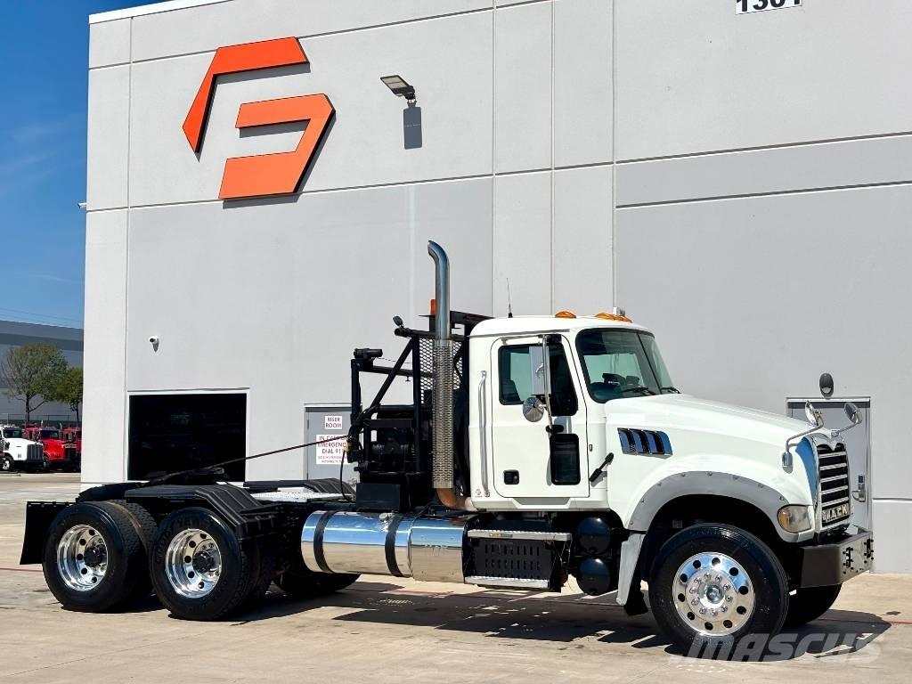Mack GU713 Carroattrezzi