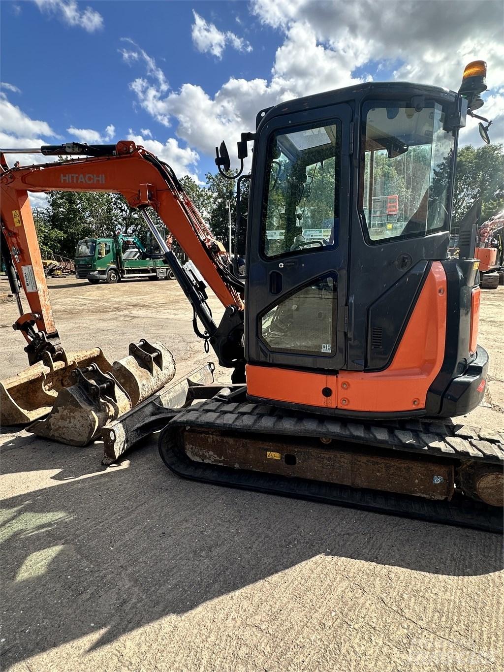 Hitachi 55U Miniescavatori