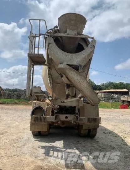 Iveco Trakker 440 Betoniere