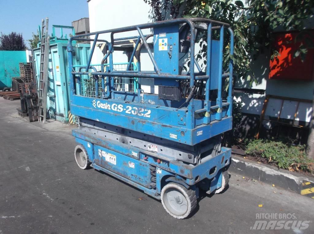 Genie GS 2032    V-2790 Sollevatori verticali