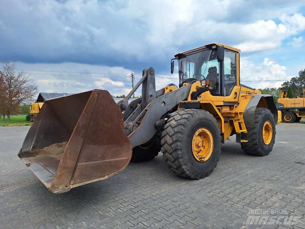 Volvo L 120 F Pale gommate