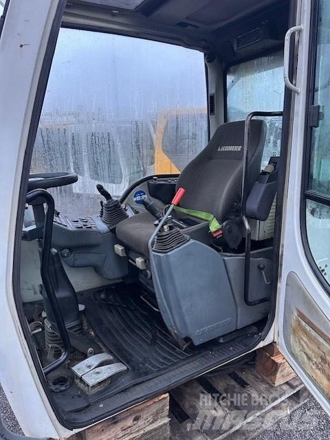 Liebherr A 314 CAB Cabine e interni