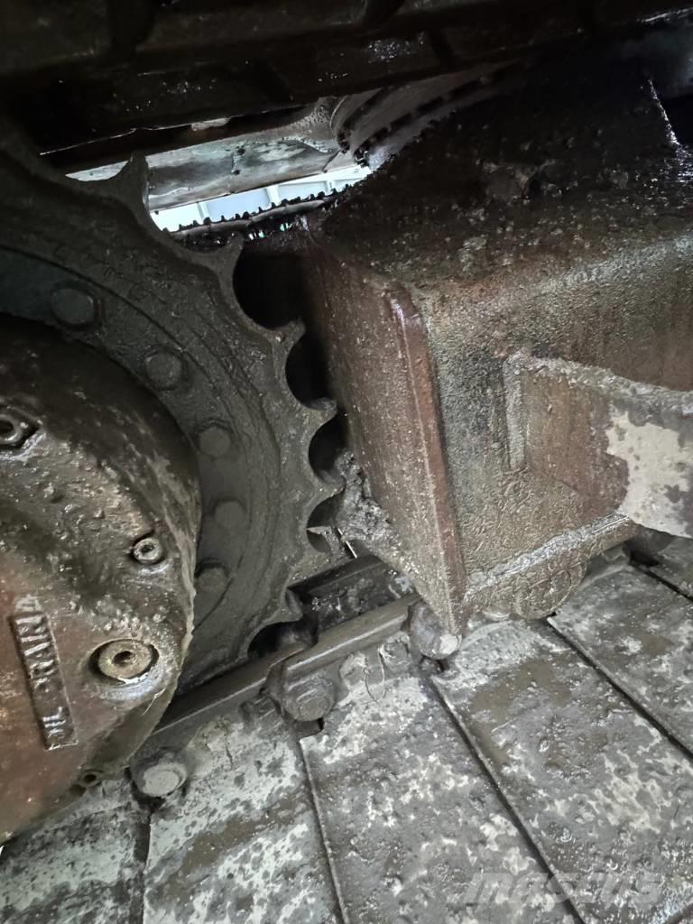 JCB JS 130 Escavatori cingolati