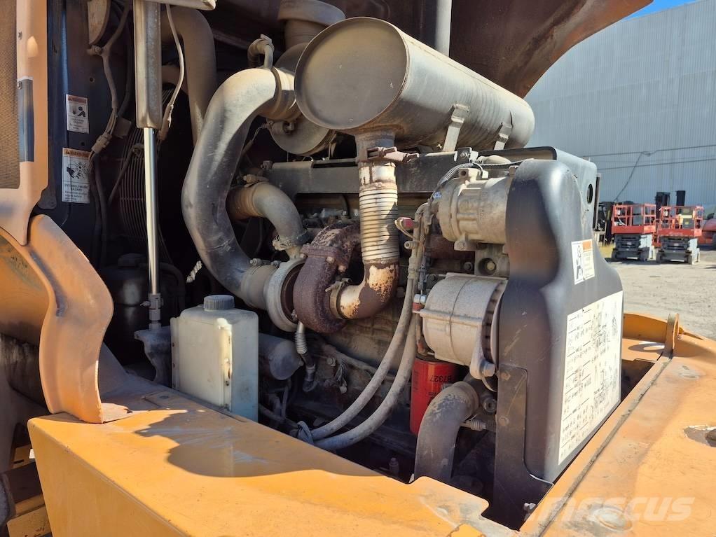 CASE 721 E Pale gommate