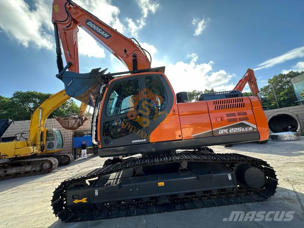 Doosan DX 225 LCA Escavatori cingolati